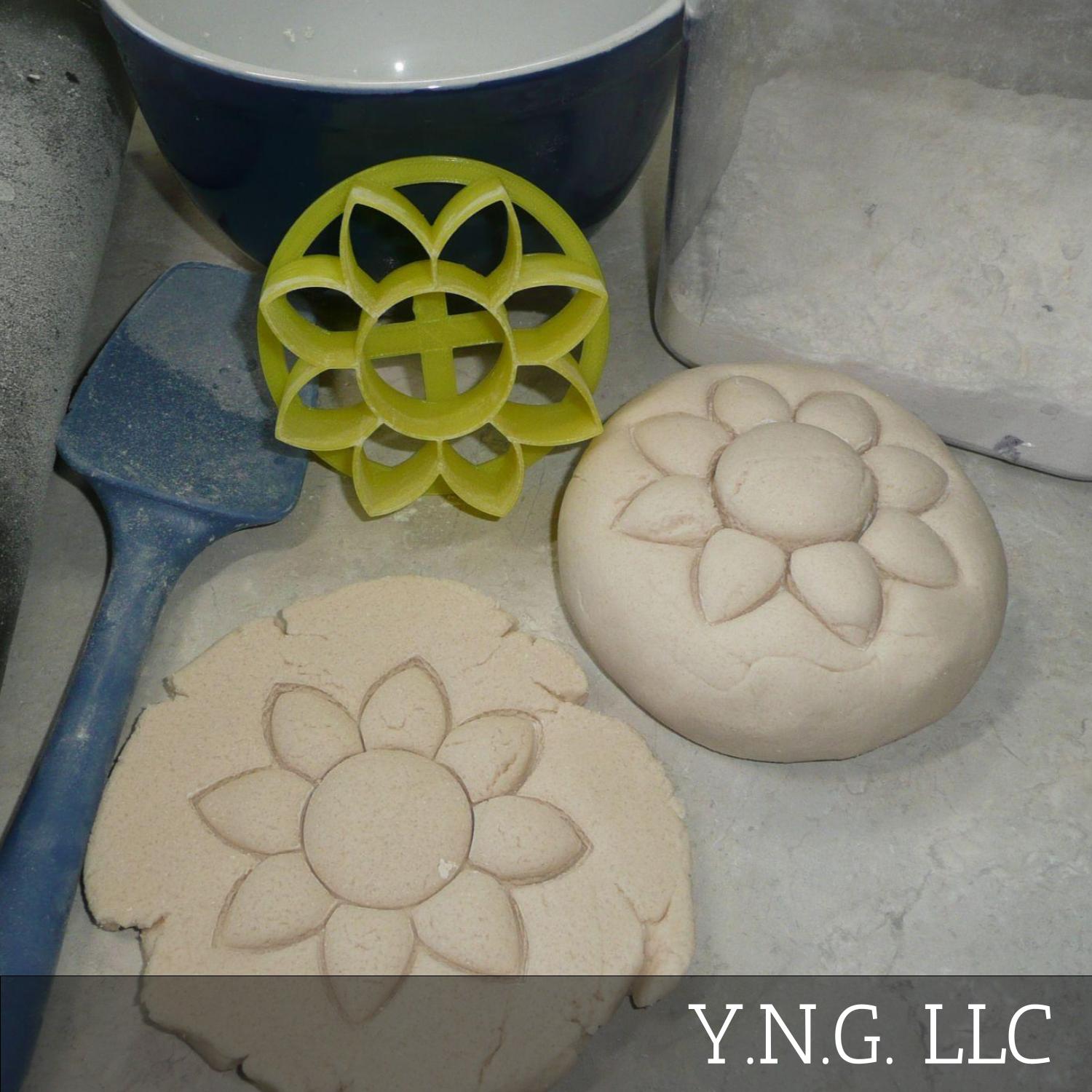 YNGLLC Sunflower Design Pattern Concha Cutter Mexican Sweet Bread Stamp Made in USA PR4519, Yellow