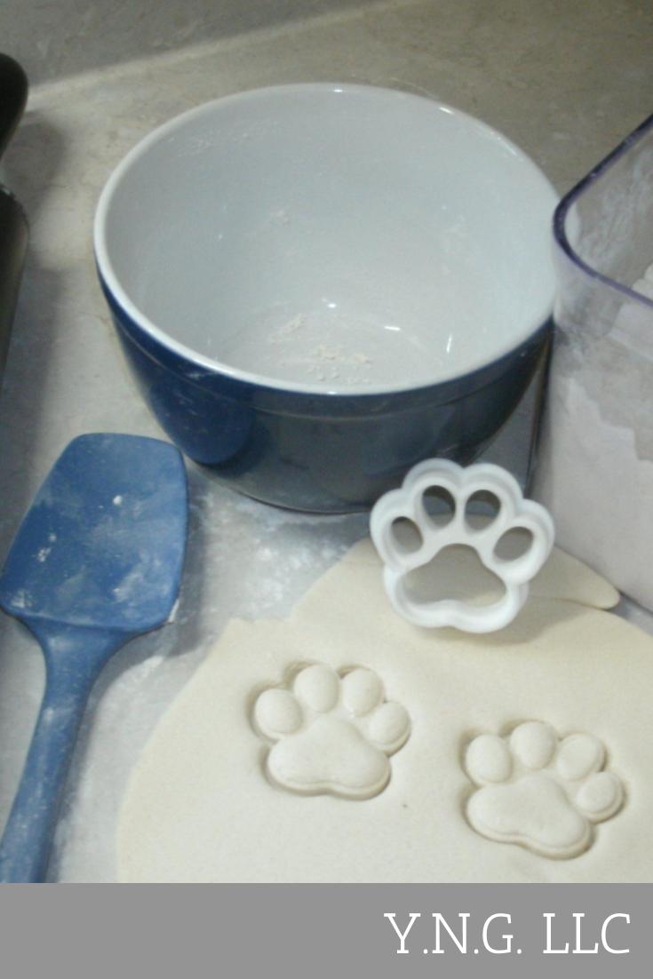 Large Paw Print Cookie Cutter - Dog, Cat, Wolf, Coyote Design, Plastic, Made In USA