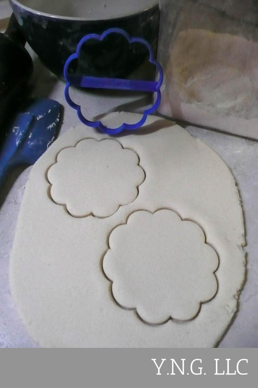 Round Plaque Frame Outline With 10 Ten Scallops Cookie Cutter Made In USA PR2997