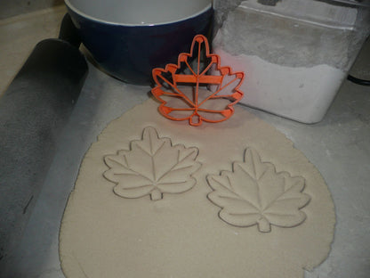 Maple Leaf Detailed Fall Autumn Canadian Symbol Cookie Cutter Made In USA PR2943