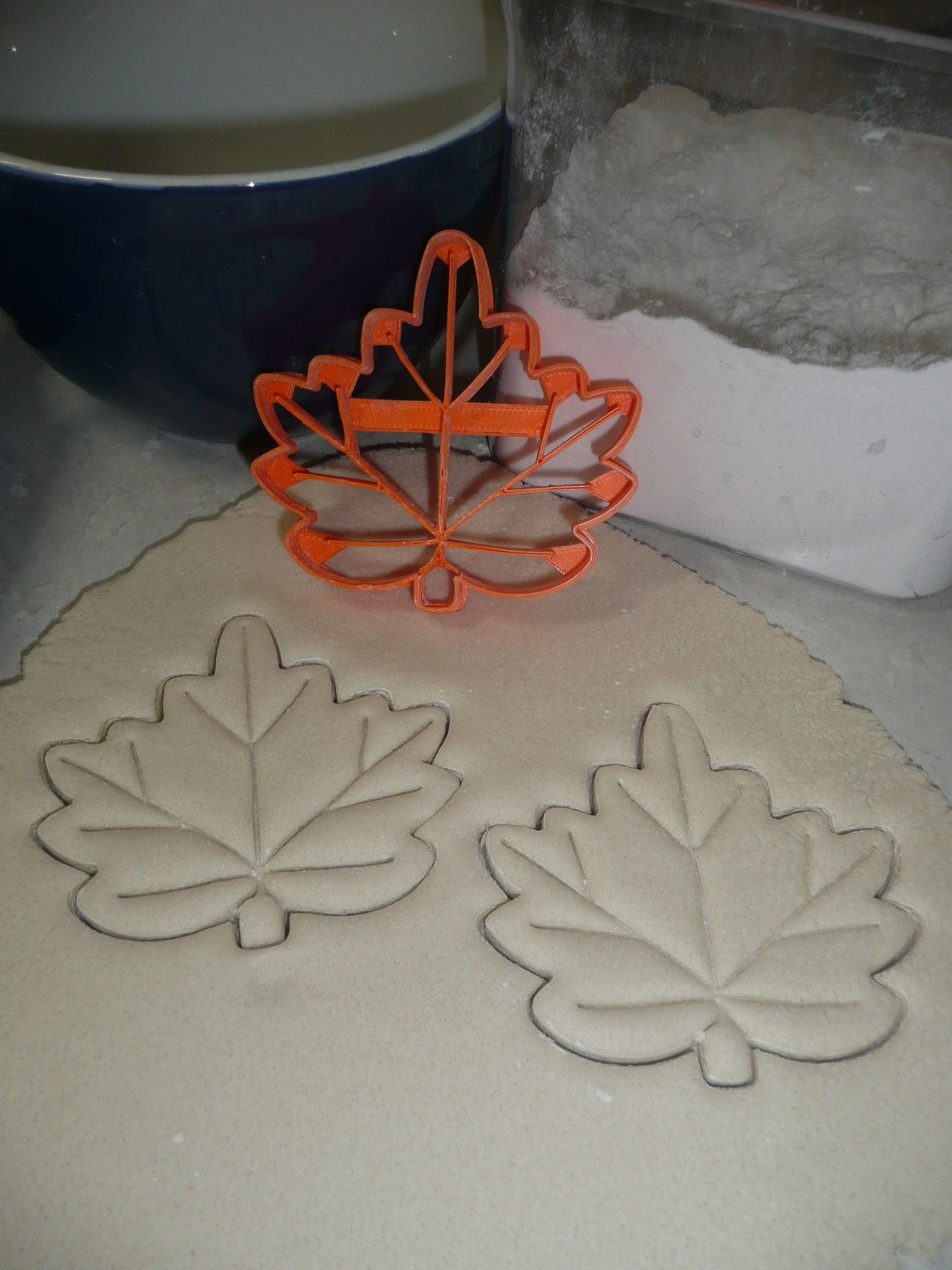 Maple Leaf Detailed Fall Autumn Canadian Symbol Cookie Cutter Made In USA PR2943