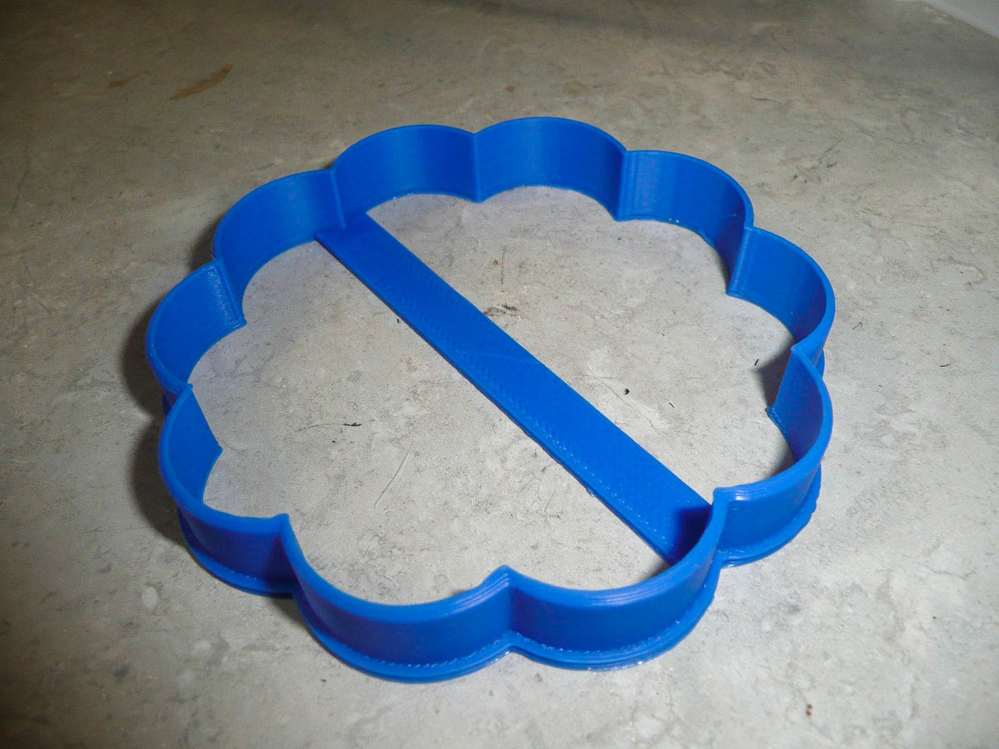 Round Plaque Frame Outline With 10 Ten Scallops Cookie Cutter Made In USA PR2997