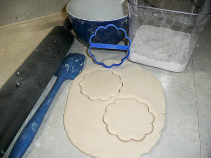 Round Plaque Frame Outline With 10 Ten Scallops Cookie Cutter Made In USA PR2997