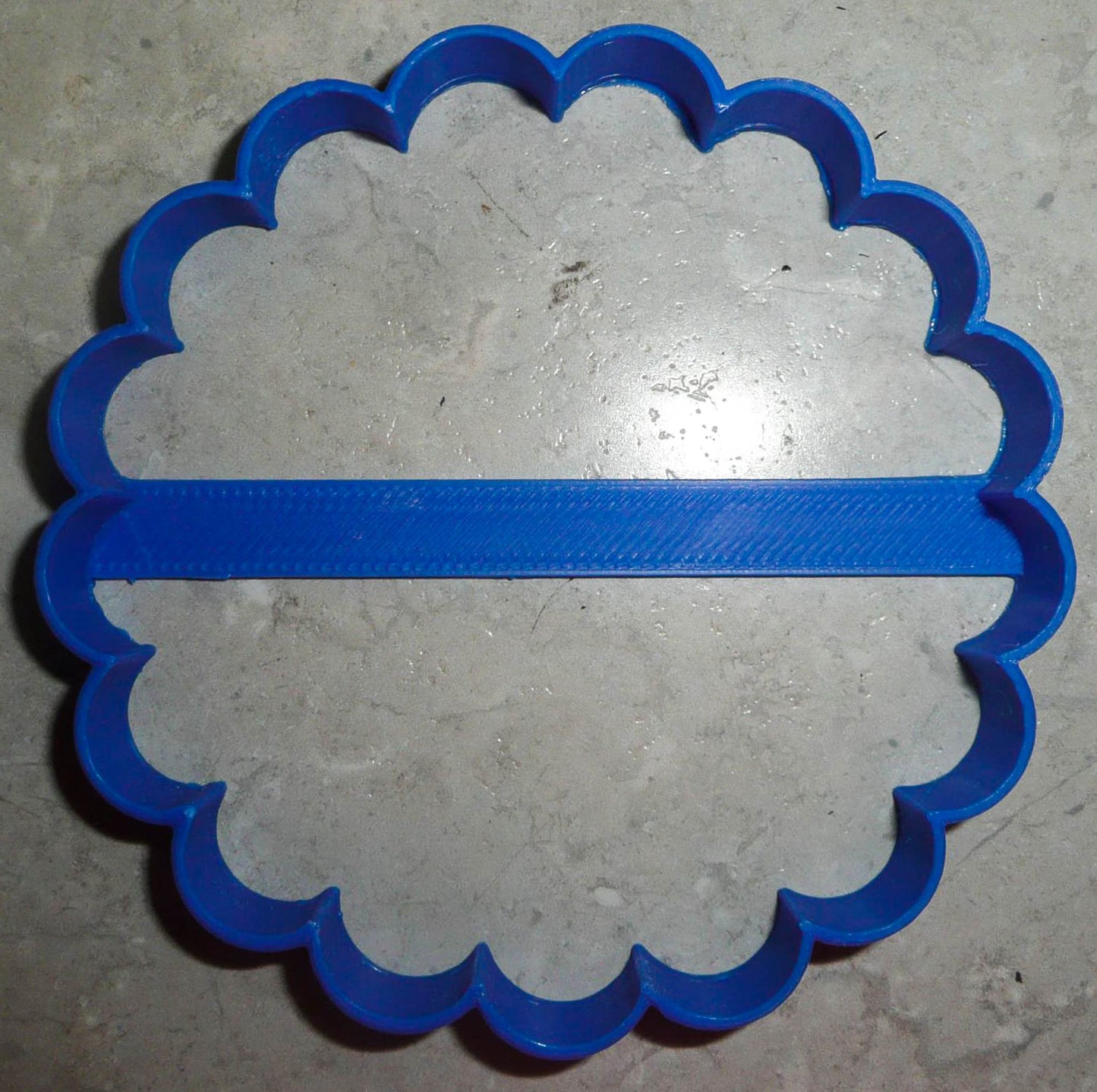 Round Plaque Frame Outline 16 Sixteen Scallops Cookie Cutter Made In USA PR2998