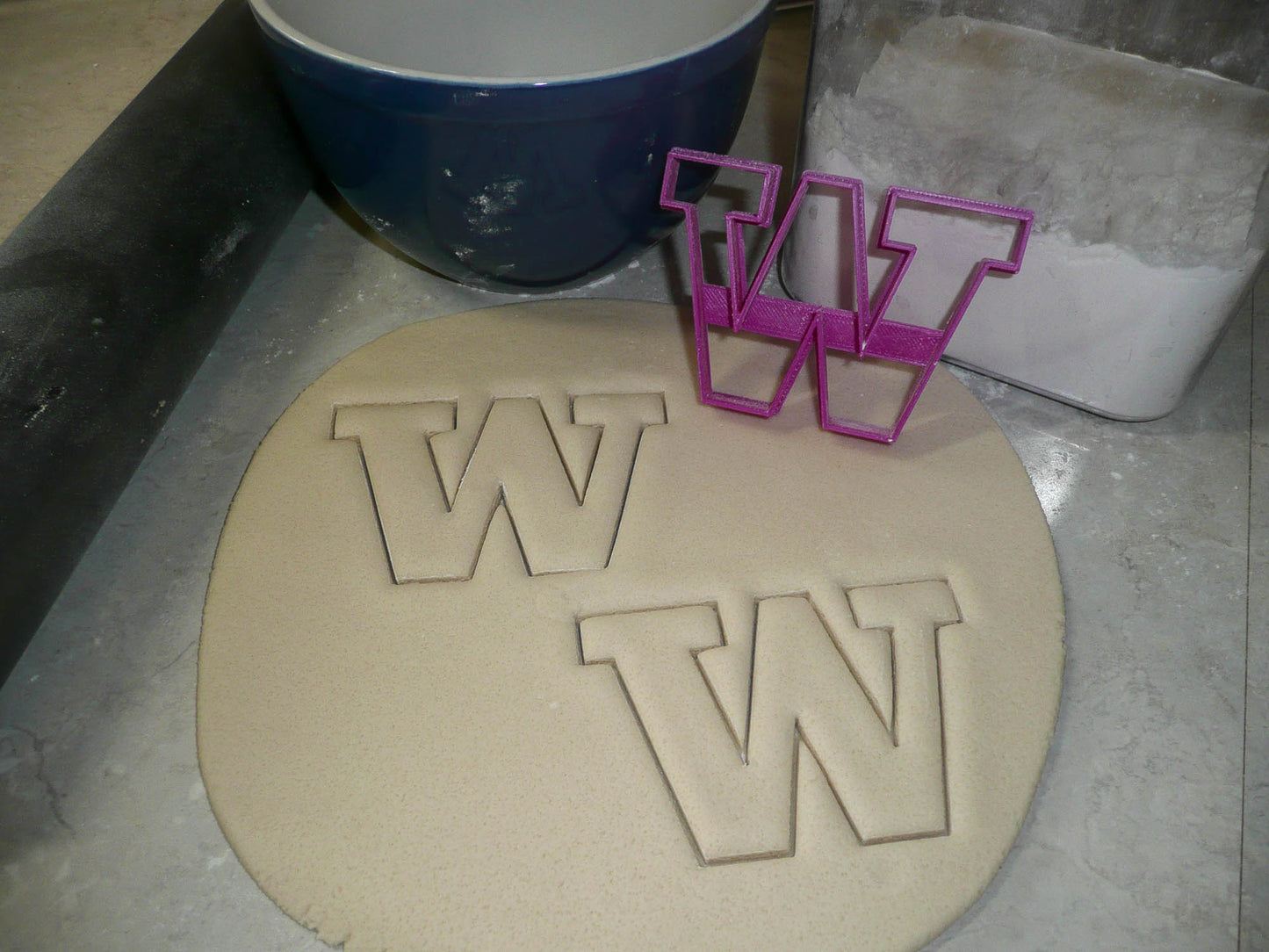 University of Washington Huskies W Letter Cookie Cutter Made In USA PR3015