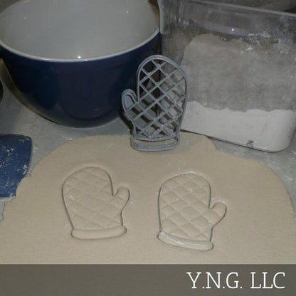 Oven Mitt Hot Pot Holder Kitchen Accessory Cookie Cutter Made In USA PR2376