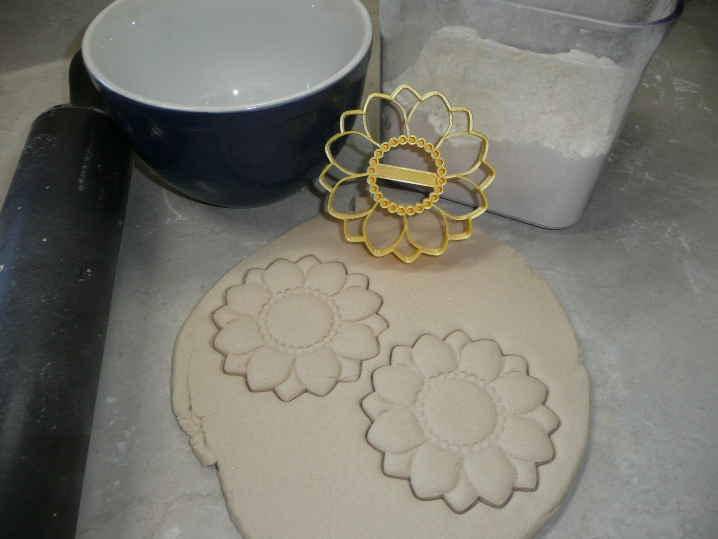 Sunflower Large Size Detailed Flower Cookie Cutter Made In USA PR5058