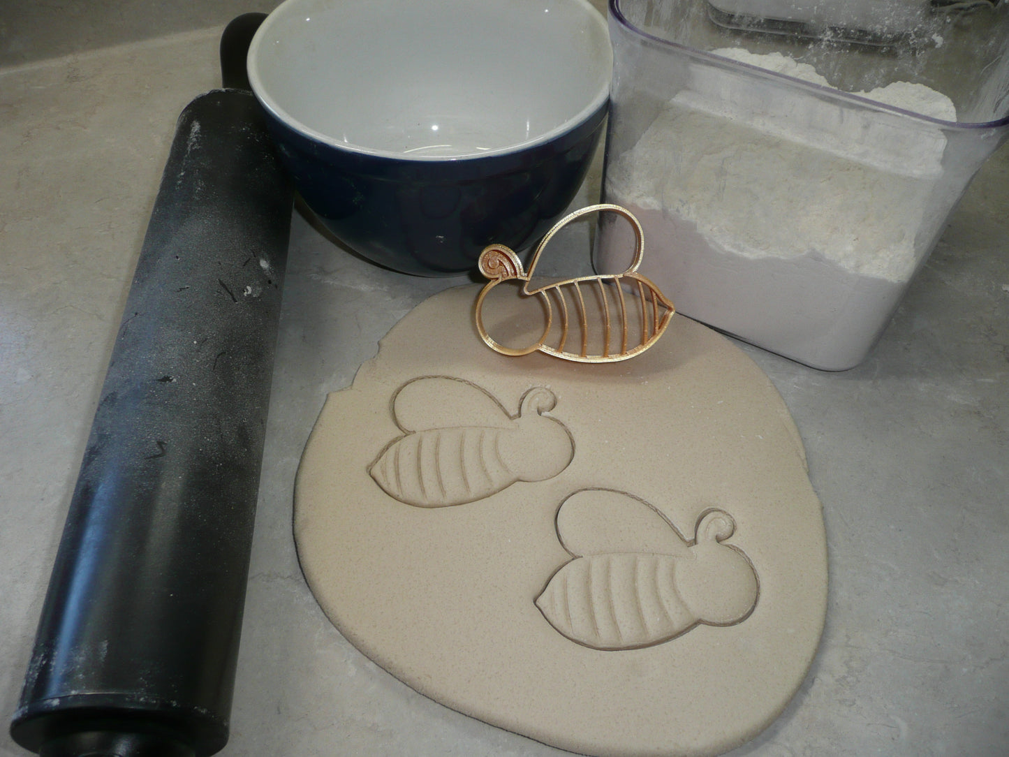 Bee Bumblebee Side Facing Detailed Cookie Cutter Made In USA PR5063