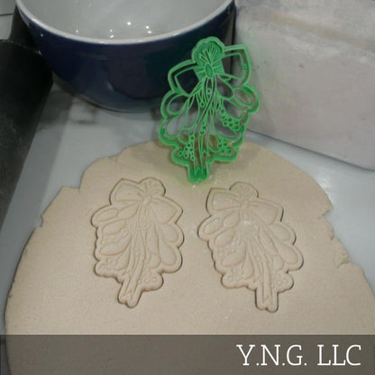 Hanging Mistletoe With Bow Christmas Cookie Cutter Made In USA PR5510