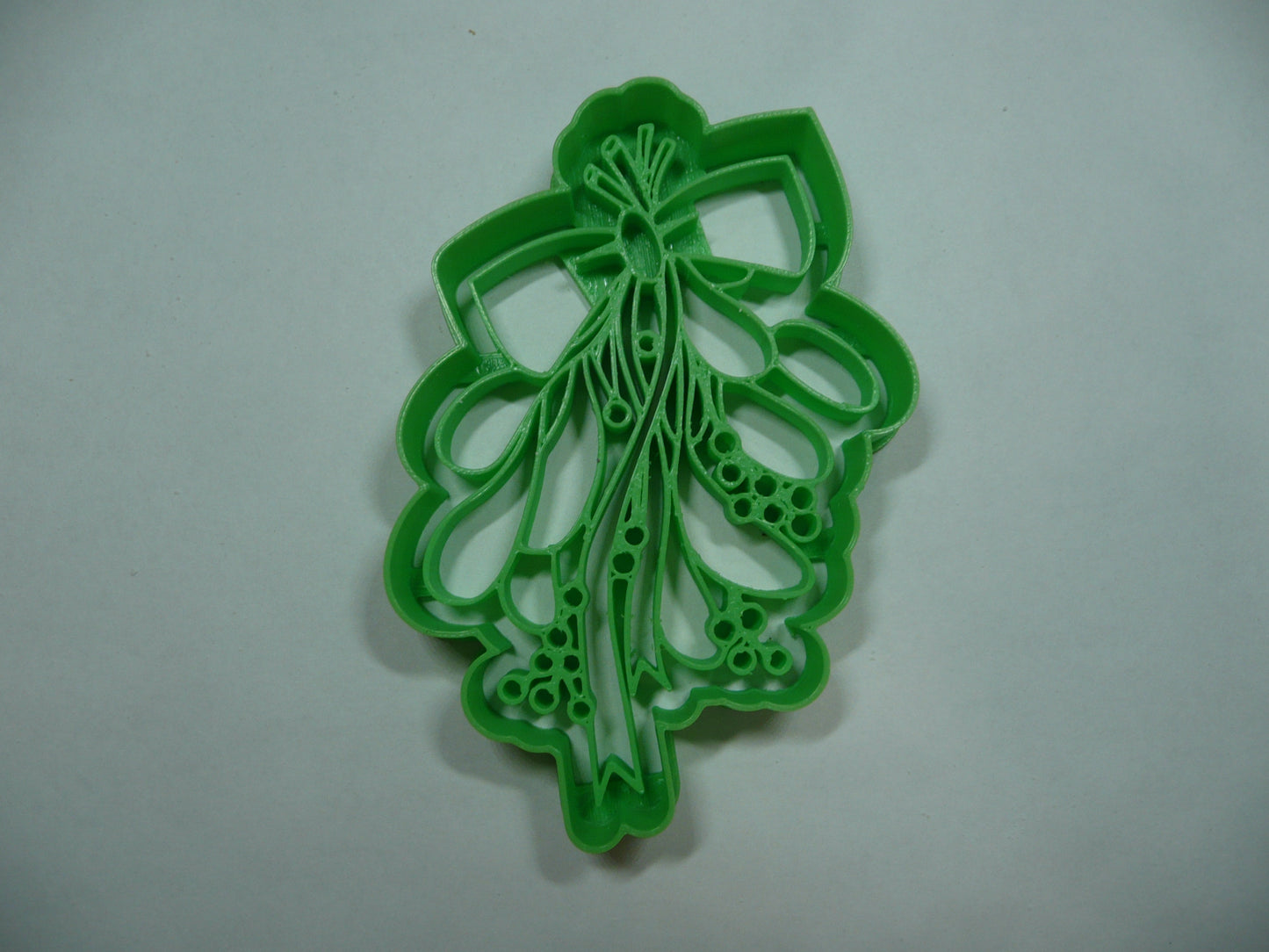 Hanging Mistletoe With Bow Christmas Cookie Cutter Made In USA PR5510