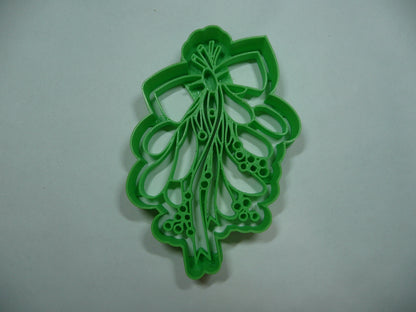 Hanging Mistletoe With Bow Christmas Cookie Cutter Made In USA PR5510