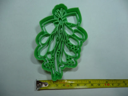 Hanging Mistletoe With Bow Christmas Cookie Cutter Made In USA PR5510