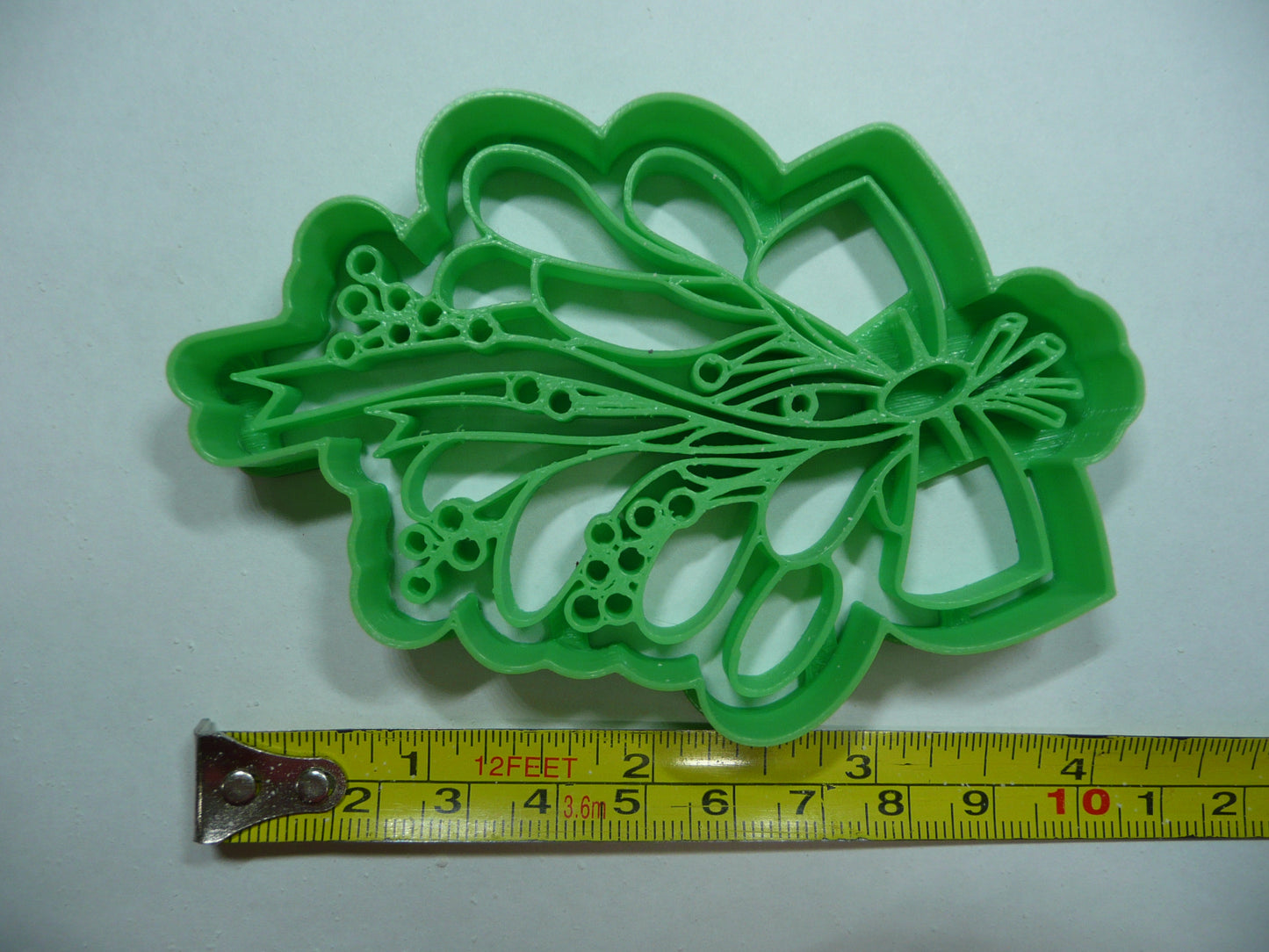 Hanging Mistletoe With Bow Christmas Cookie Cutter Made In USA PR5510