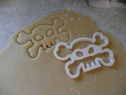Jolly Roger Pirate Skull Crossbones Cookie Cutter Made In USA PR461