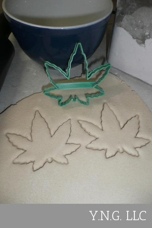 Cannabis Marijuana Hemp Fan Leaf 3.5 Inch Outline Cookie Cutter USA PR3041