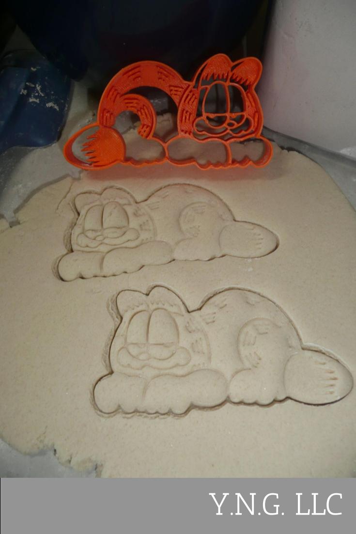 Garfield Laying Down Orange Cat Cartoon Comic Cookie Cutter USA PR4039