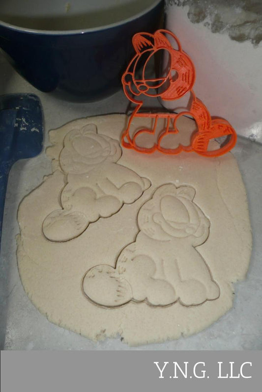 Garfield Sitting Up Orange Cat Cartoon Comic Cookie Cutter USA PR4040