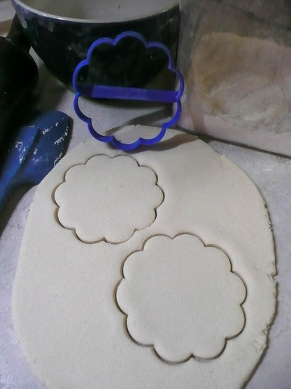 Round Plaque Frame Outline With 10 Ten Scallops Cookie Cutter USA PR2997