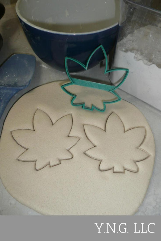 Cannabis Marijuana Leaf Smooth Edge Cookie Cutter Made in USA PR3472
