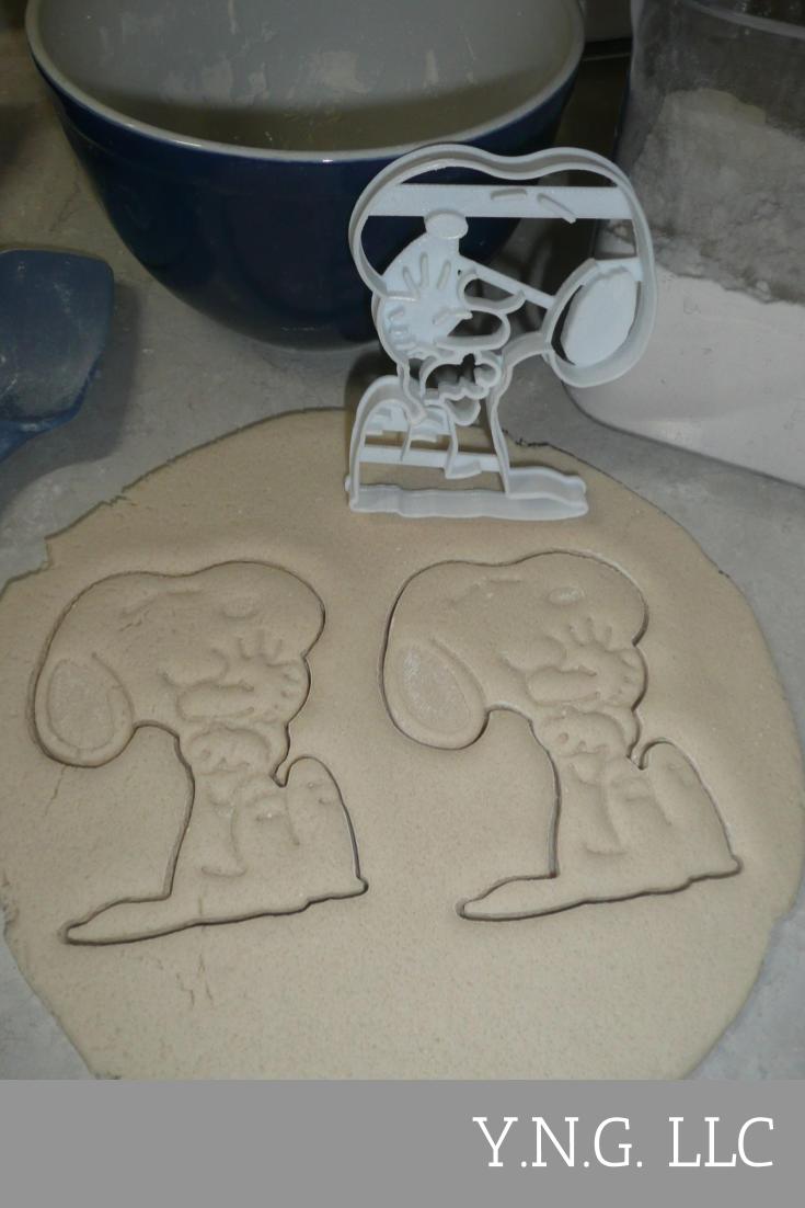 Snoopy Hugging Woodstock Charlie Brown Peanuts Comics Cookie Cutter USA PR3495