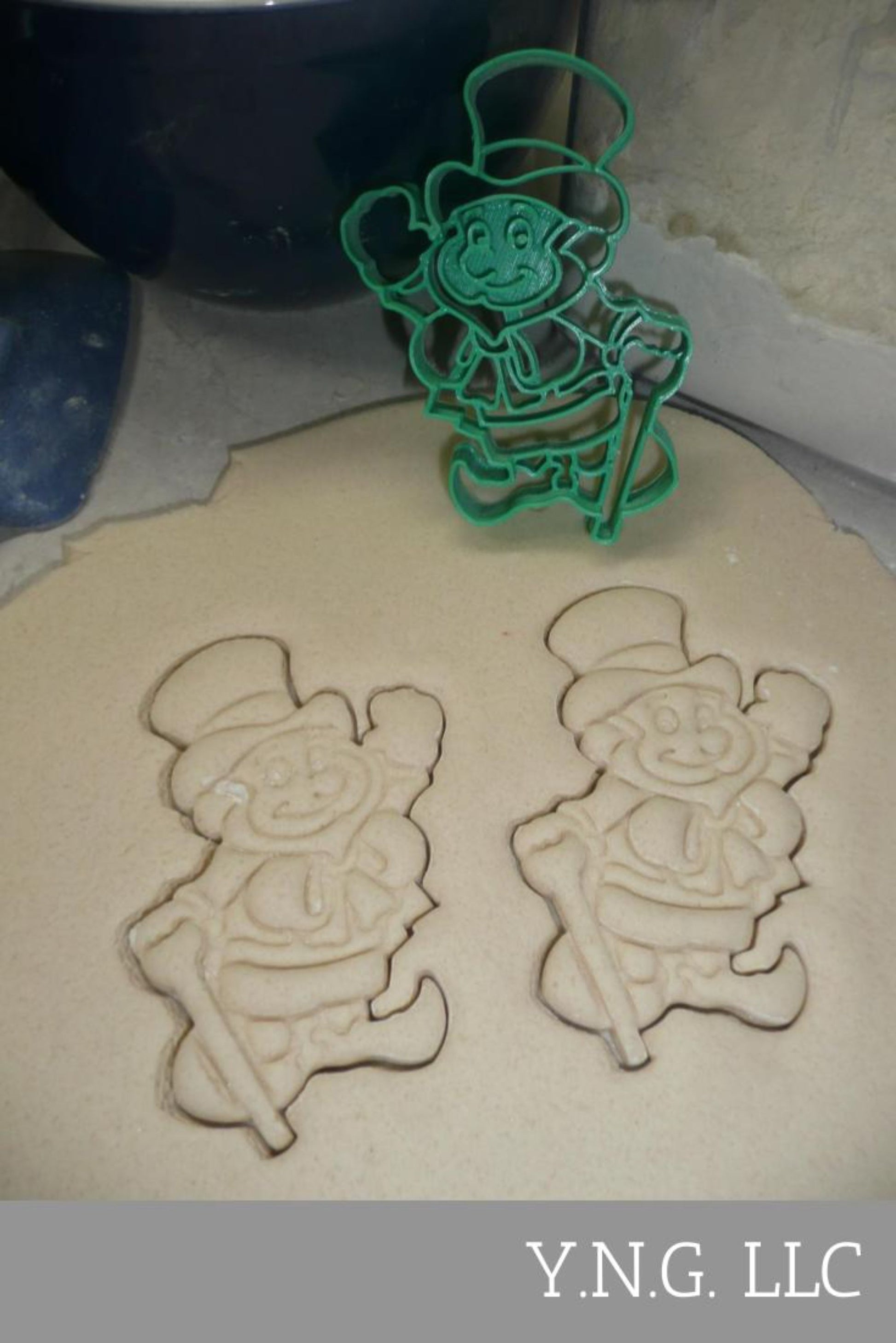 Leprechaun 3 Waving St Patricks Day Cookie Cutter Made in USA PR4178