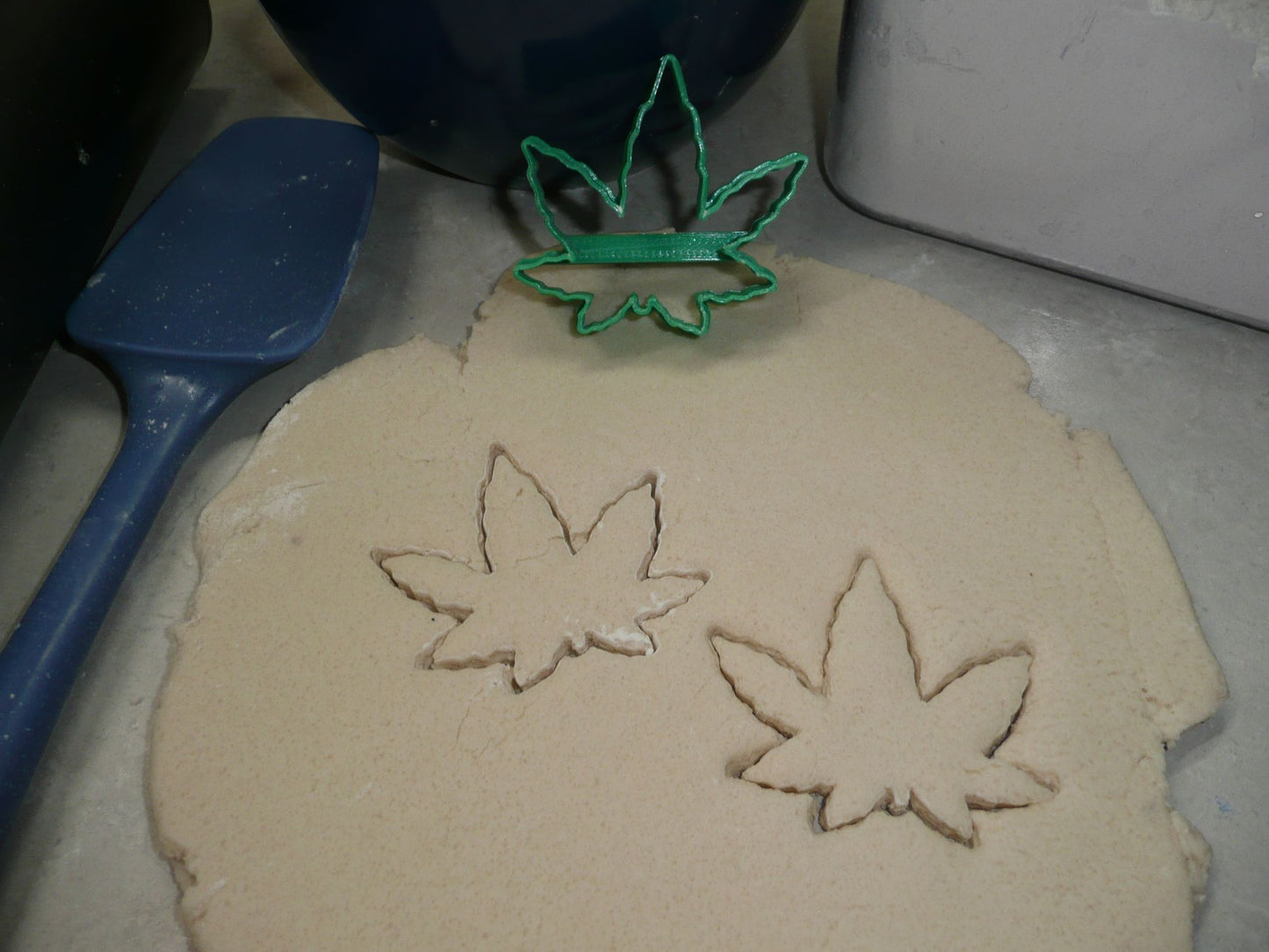 Cannabis Marijuana Hemp Fan Leaf 2.5 Inch Outline Cookie Cutter USA PR4293