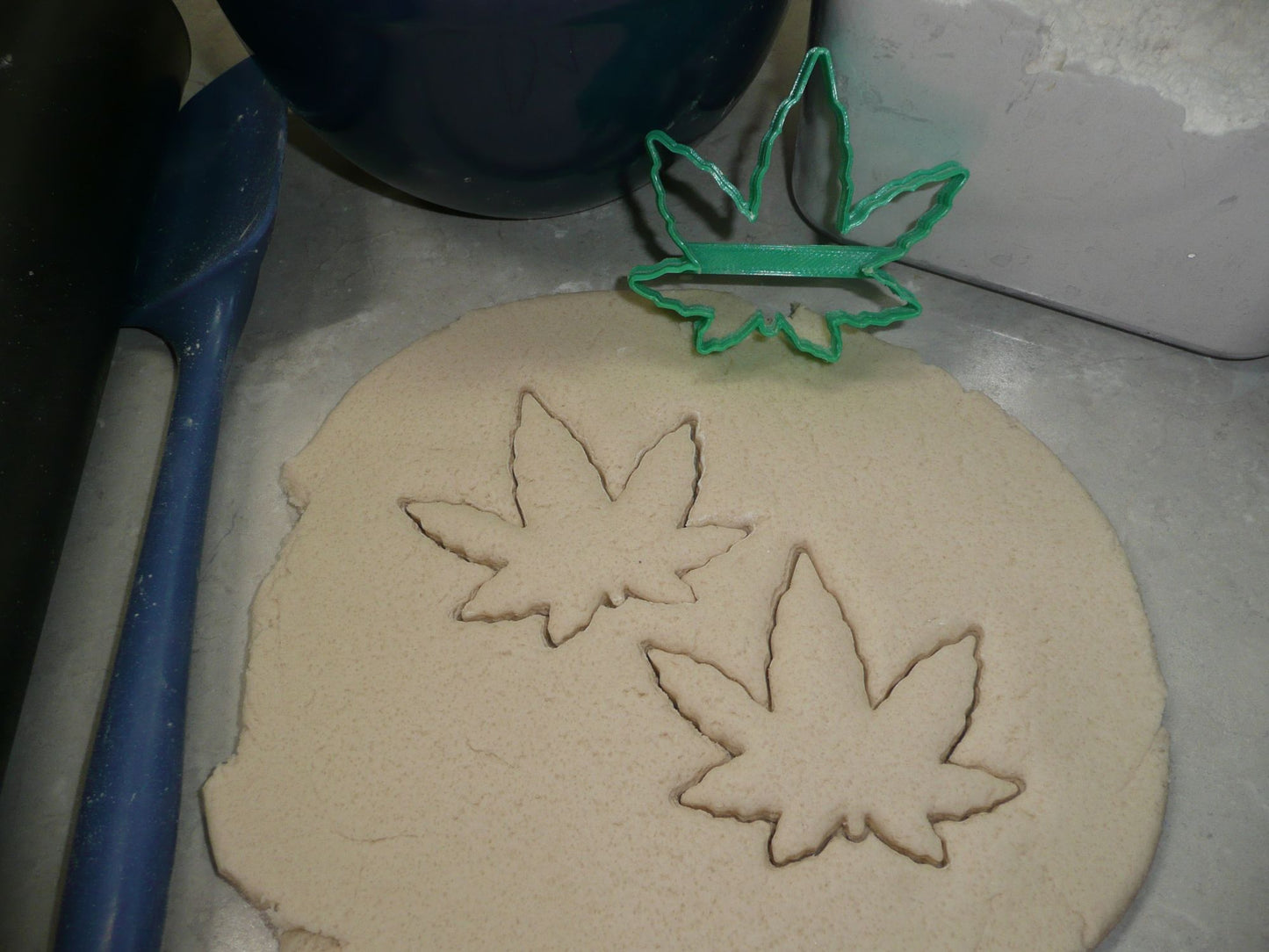 Cannabis Marijuana Hemp Fan Leaf 3 Inch Outline Cookie Cutter USA PR4294
