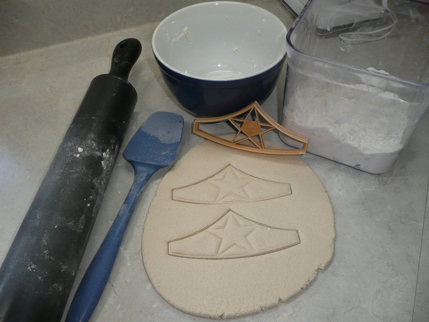Wonder Woman Tiara Superhero DC Comics Cookie Cutter USA PR4457