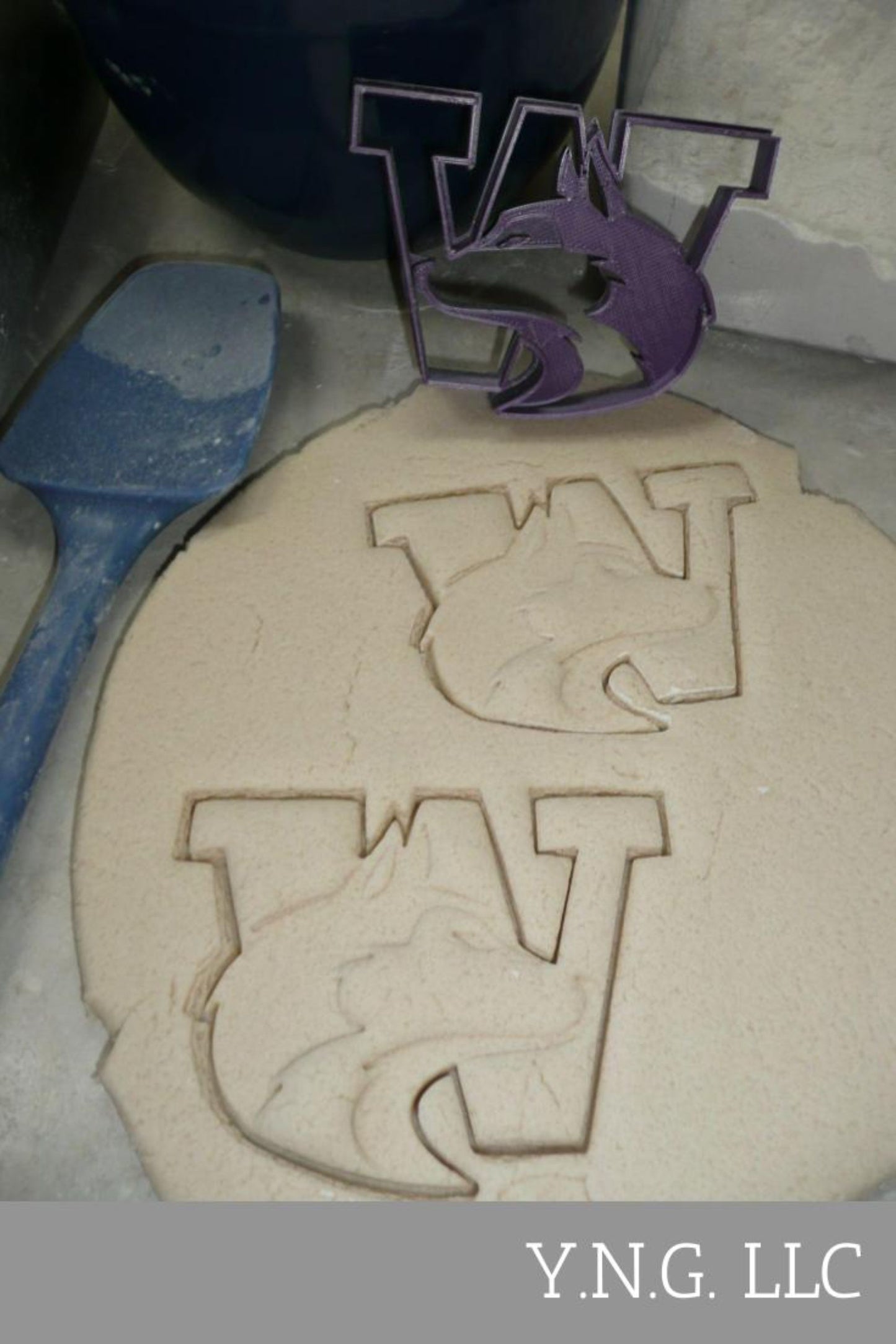 University of Washington Huskies Cookie Cutter Made in USA PR4464