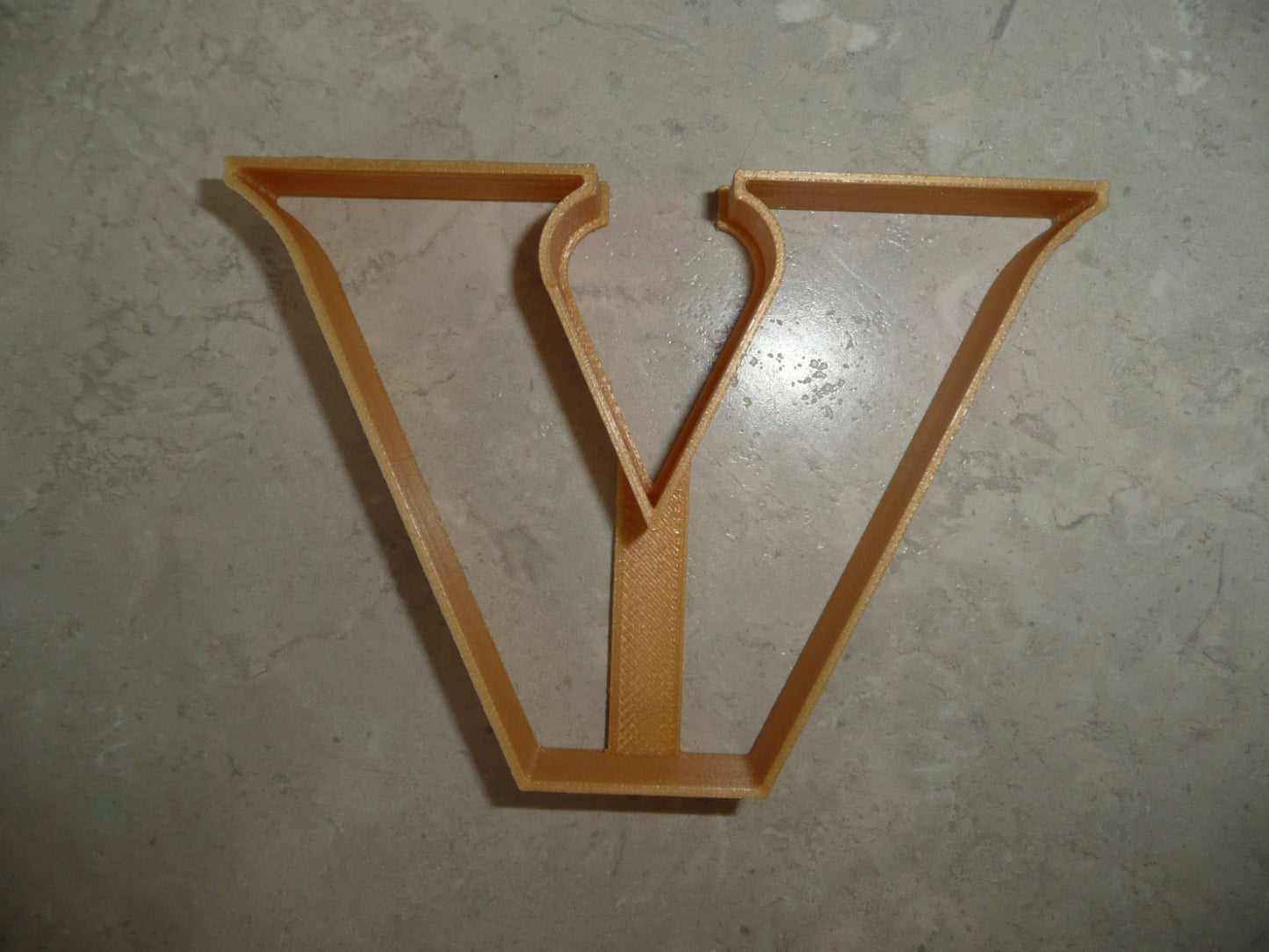 6x Vanderbilt U Letter V Fondant Cutter Cupcake Topper 1.75 IN USA FD4776