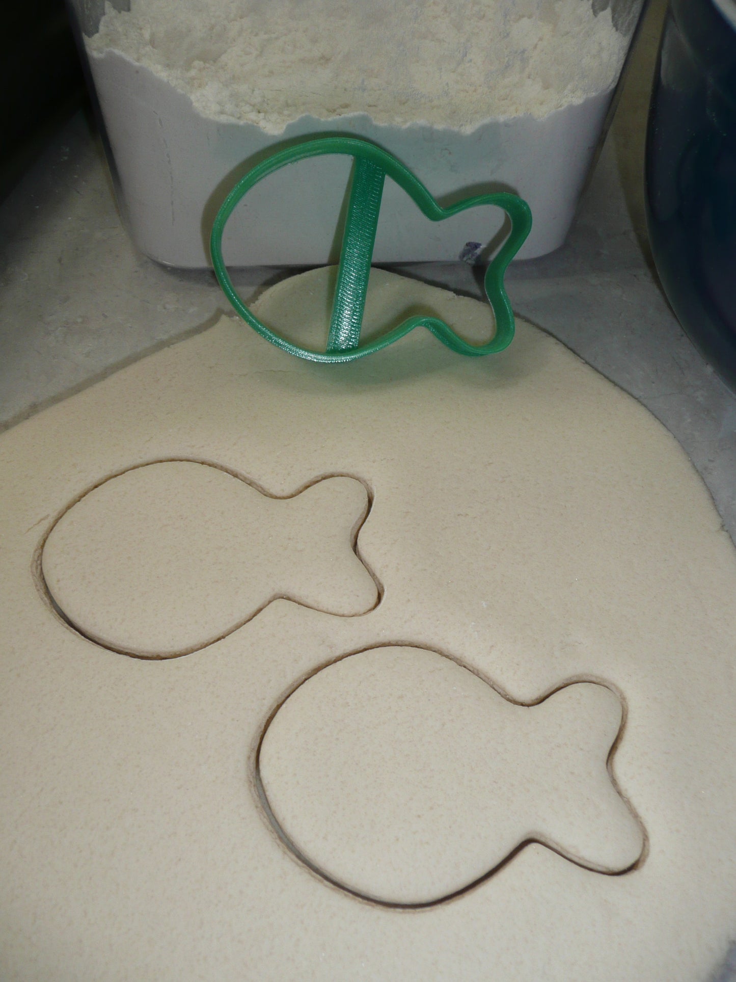 Green Goldfish Cracker 3 Inch Outline Cookie Cutter Made In USA PR4970