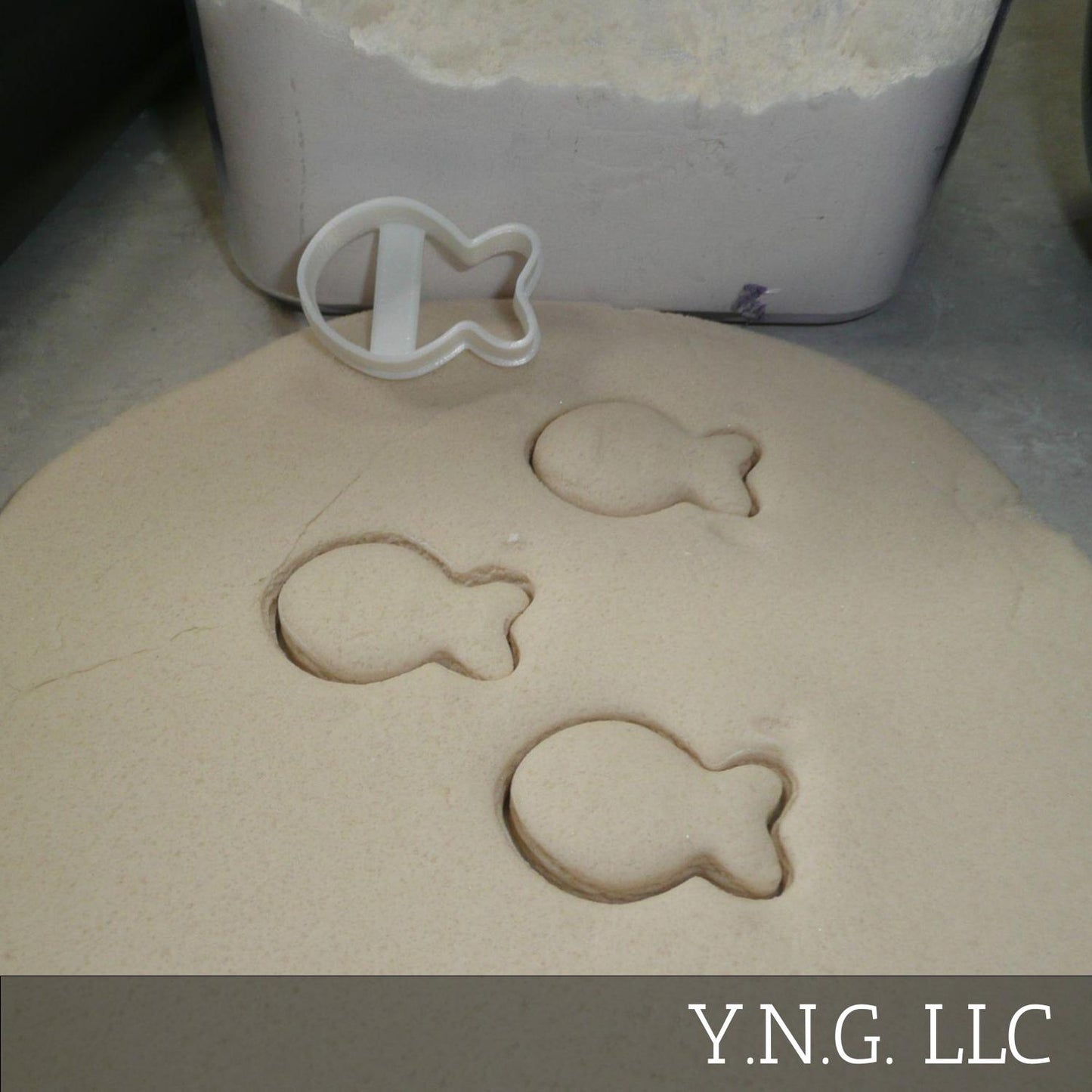 White Goldfish Cracker 1.5 Inch Outline Cookie Cutter Made In USA PR4973