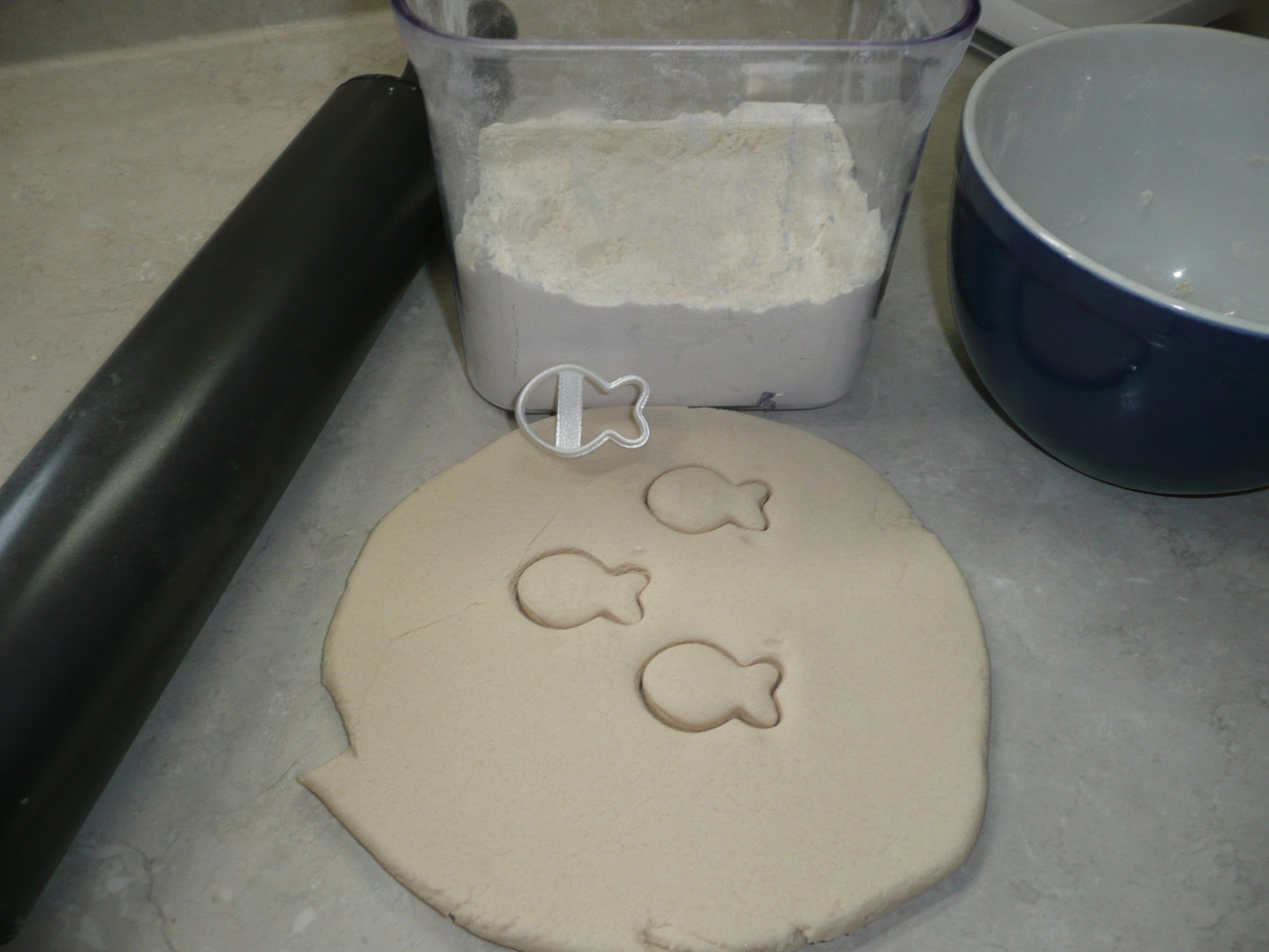 White Goldfish Cracker 1.5 Inch Outline Cookie Cutter Made In USA PR4973