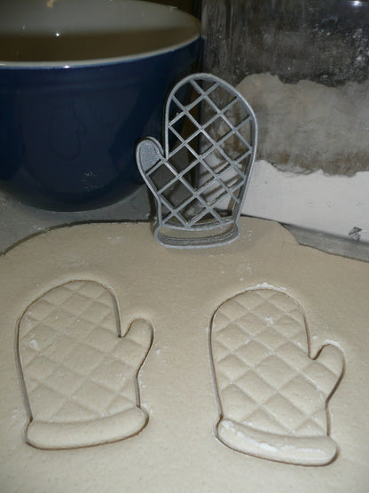 Oven Mitt Hand Arm Hot Pot Holder Kitchen Accessory Cookie Cutter USA PR2376