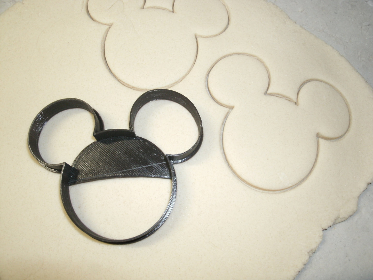 Mickey And Minnie Cookie Cutters And Hanging Ornaments Set Of 4 USA PR1121